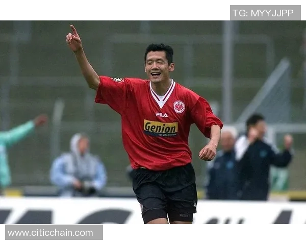 学历最低的男足足球明星背后的奋斗与成就探索